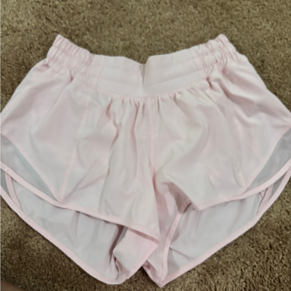 Lululemon baby pink 2.5 inch hotty hot shorts low rise